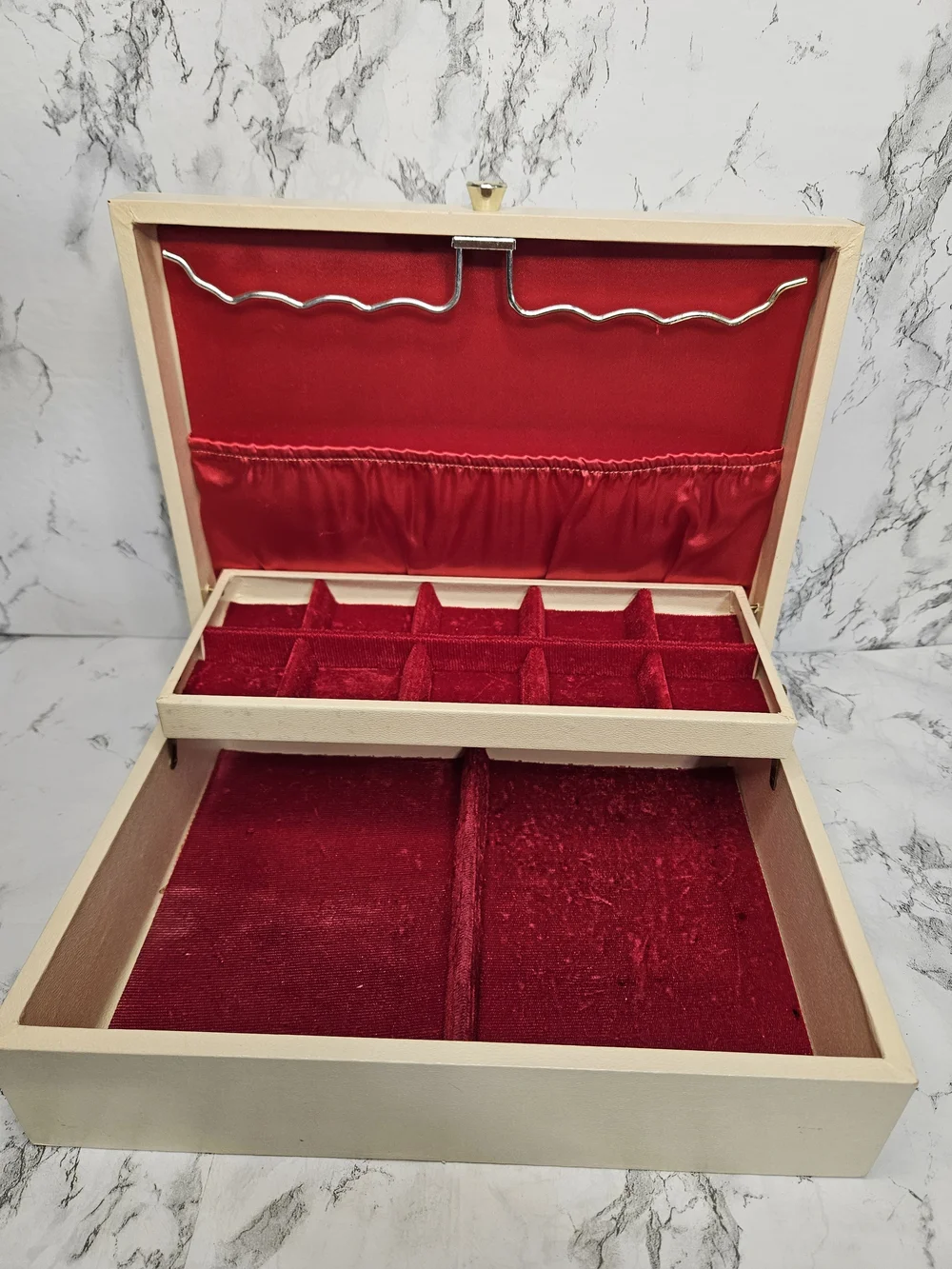 Vintage 1960's Lady Buxton Beige Two Tier Jewelry Box With Red Velvet